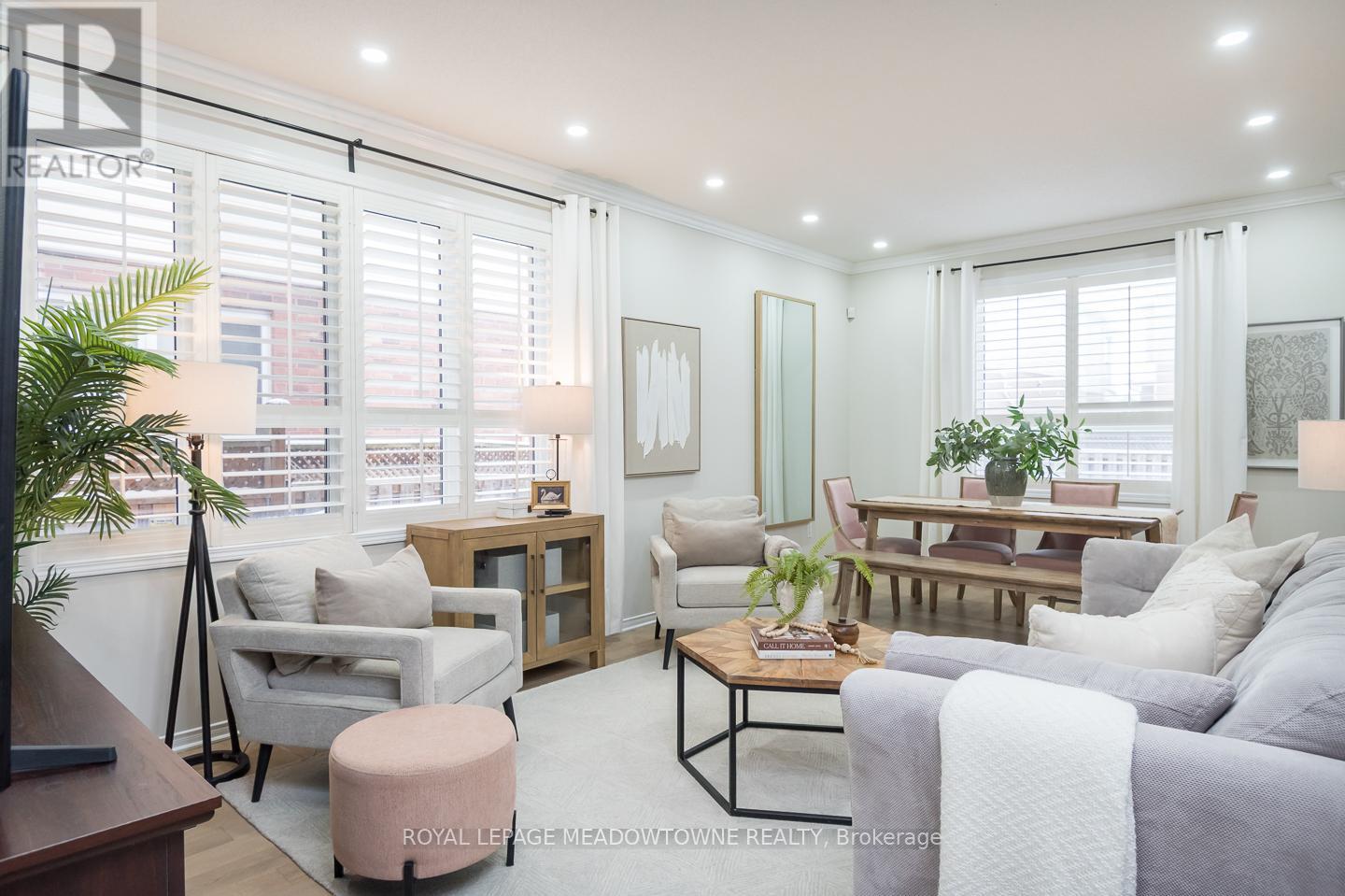 1043 DONNELLY STREET