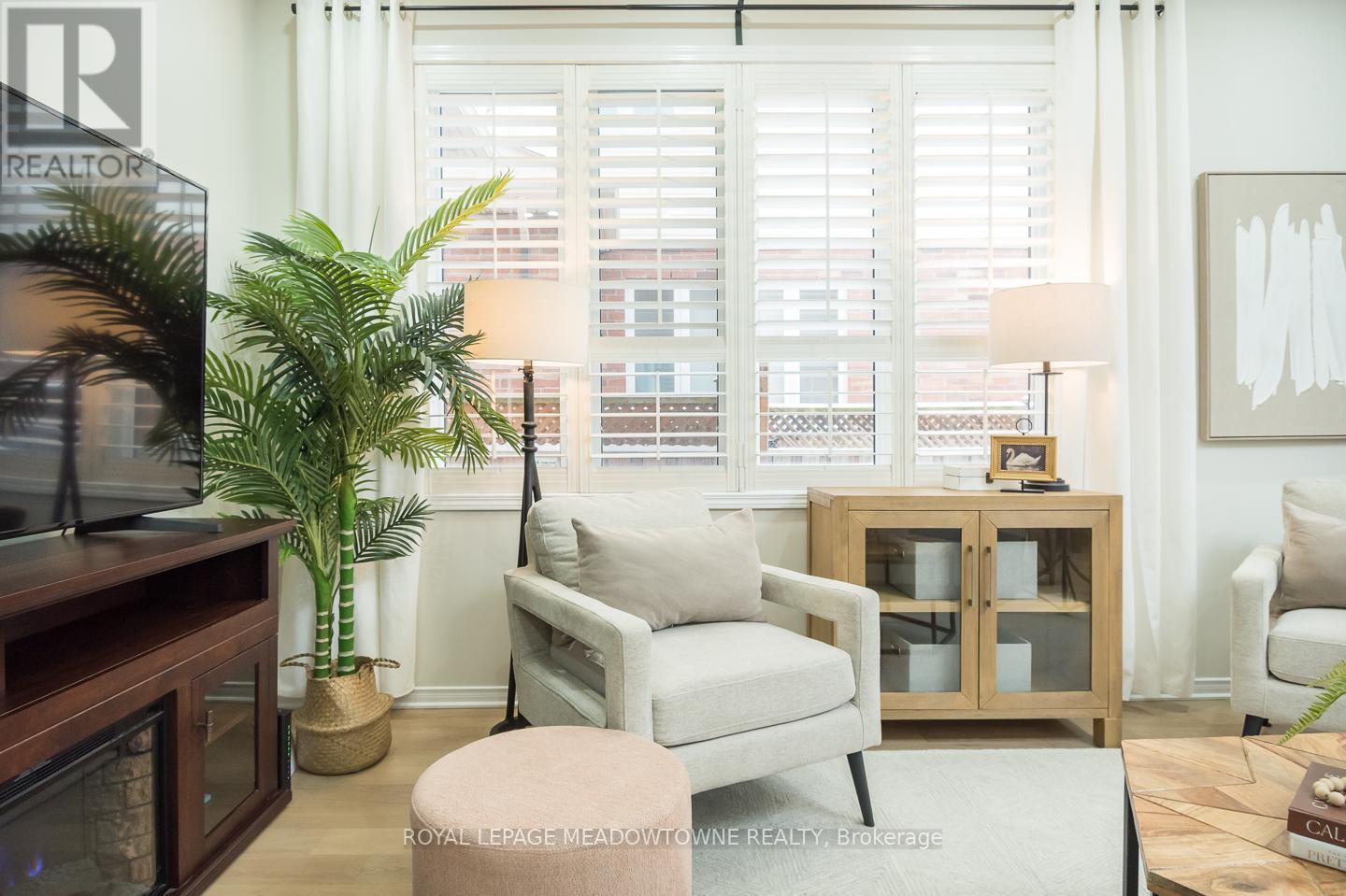 1043 DONNELLY STREET