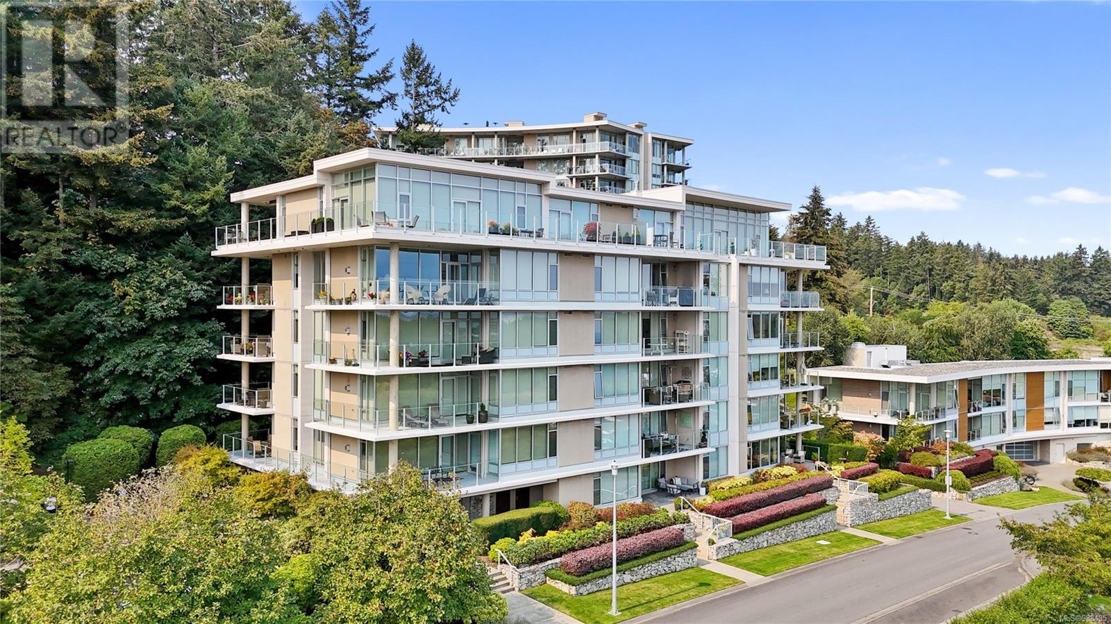 402 748 Sayward Hill Terr