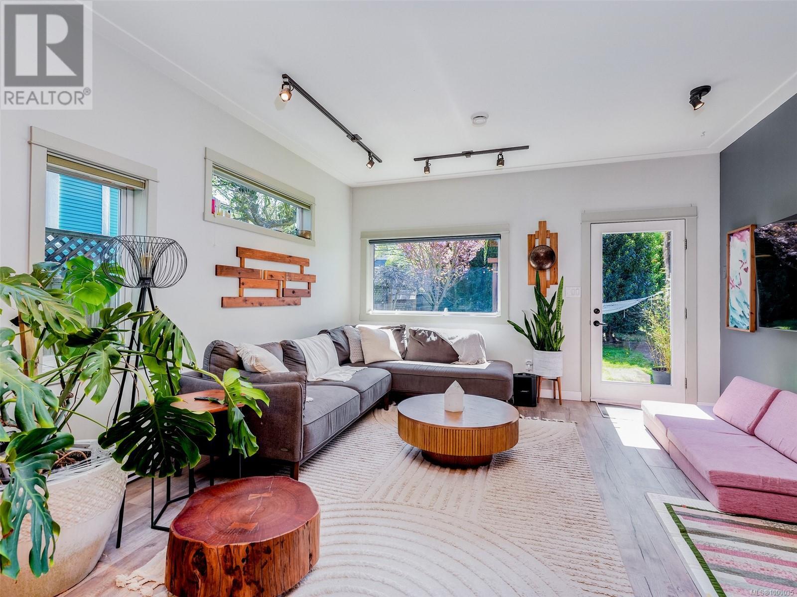 282 Burnside Rd E