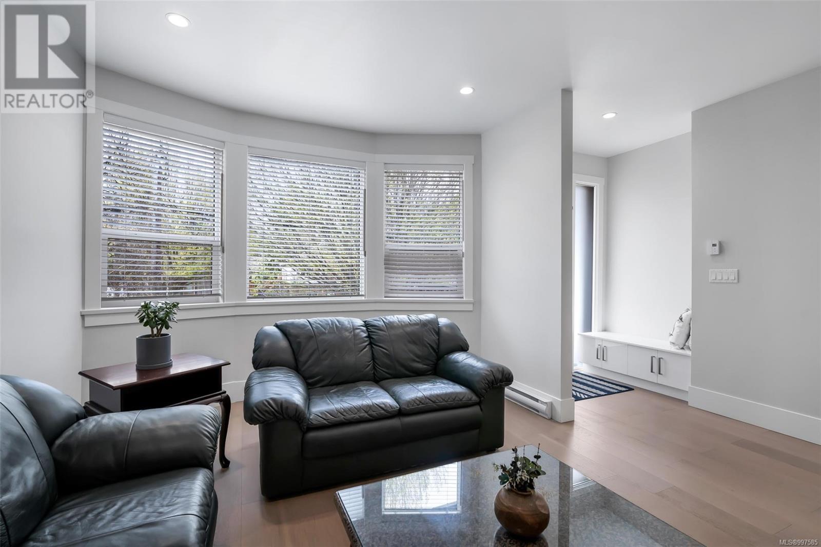 256 Superior St
