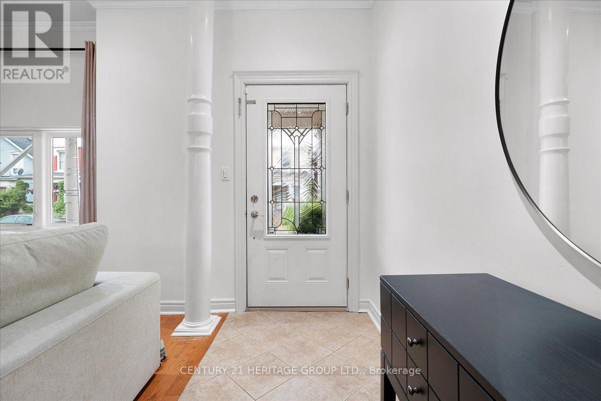 336 EMERALD STREET N