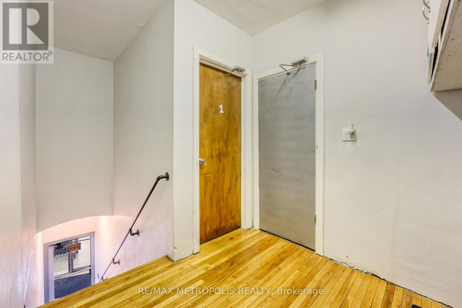 #1 UPPER - 1548 ST. CLAIR PARKWAY