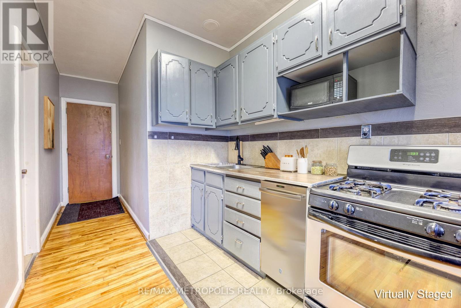 #1 UPPER - 1548 ST. CLAIR PARKWAY