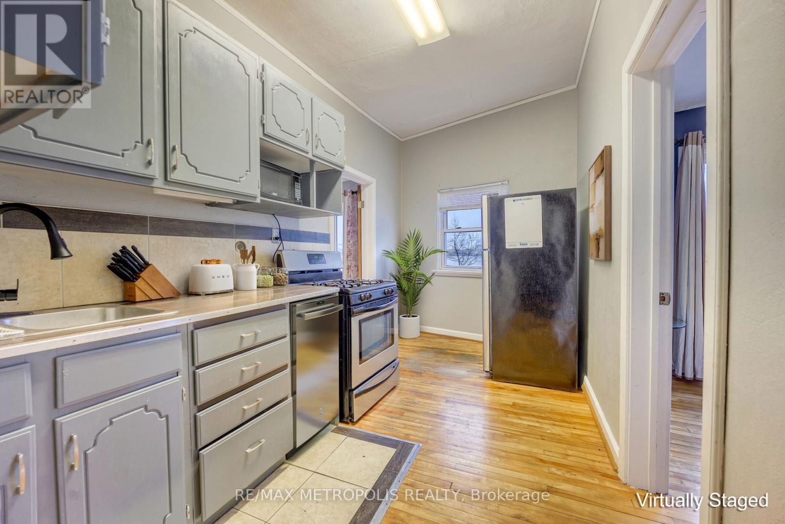 #1 UPPER - 1548 ST. CLAIR PARKWAY