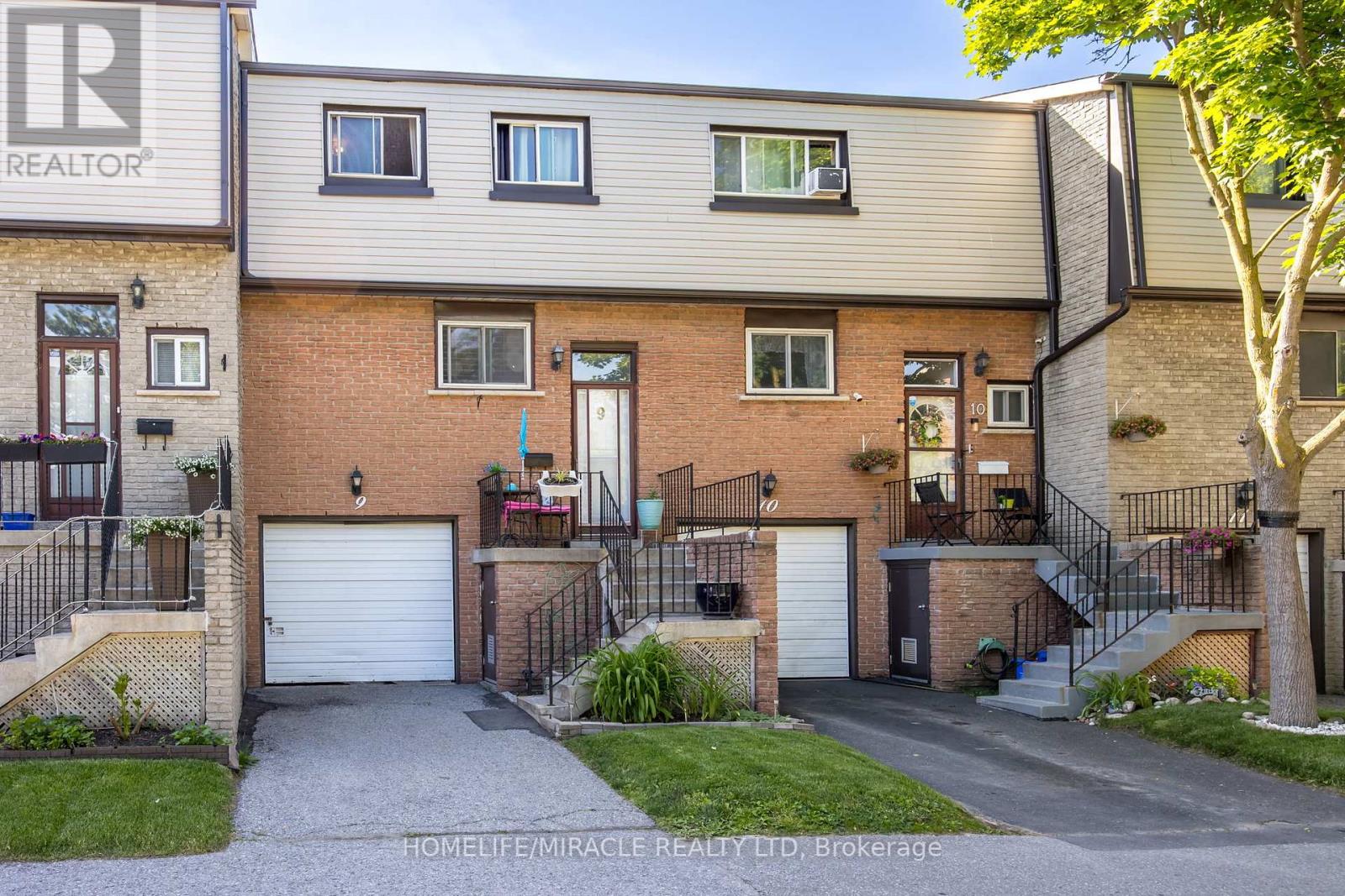 9 - 1945 DENMAR ROAD N