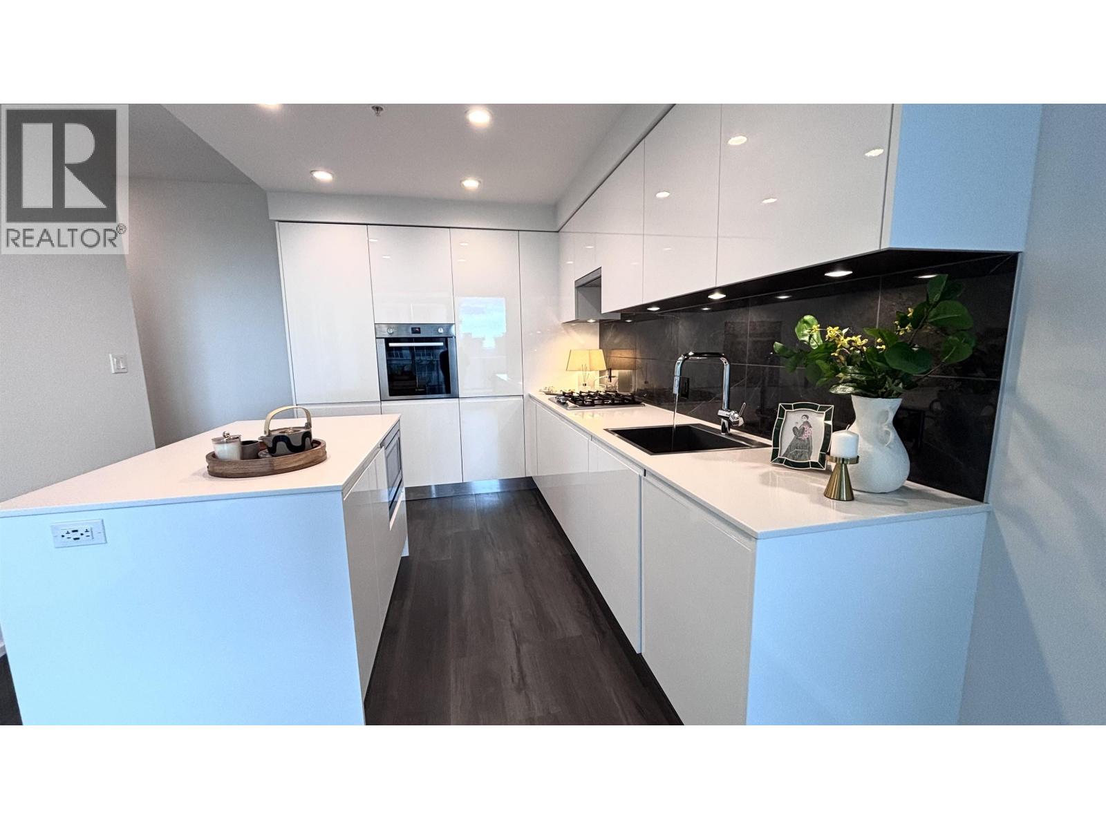 1301 3888 EVERGREEN PLACE