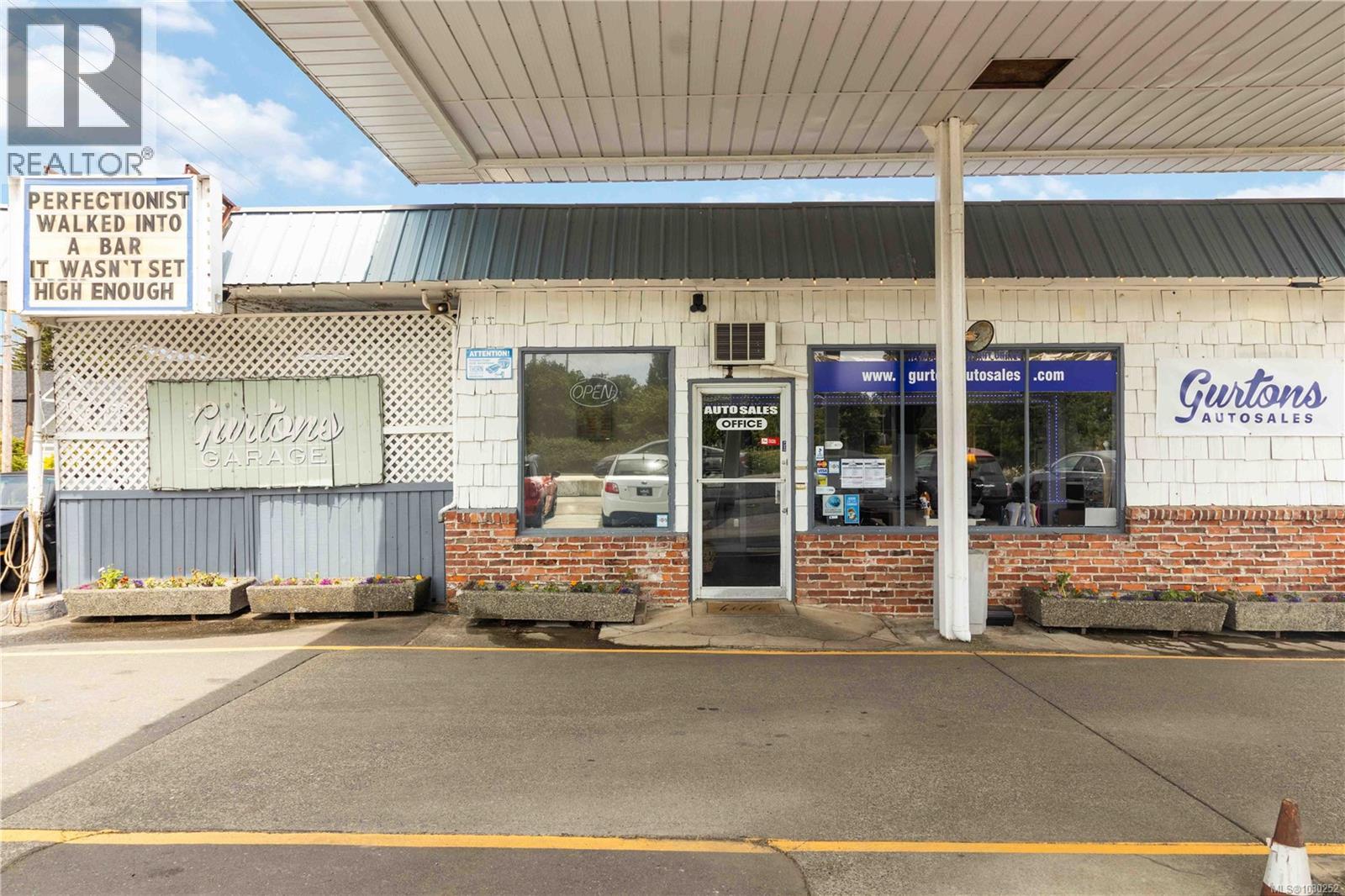 9139 East Saanich Rd