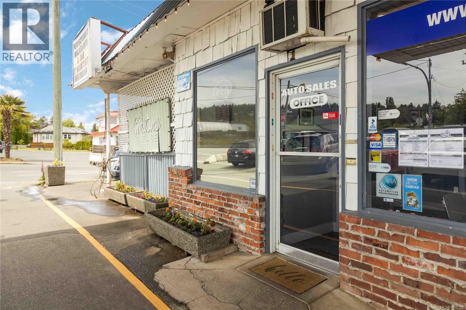 9139 East Saanich Rd