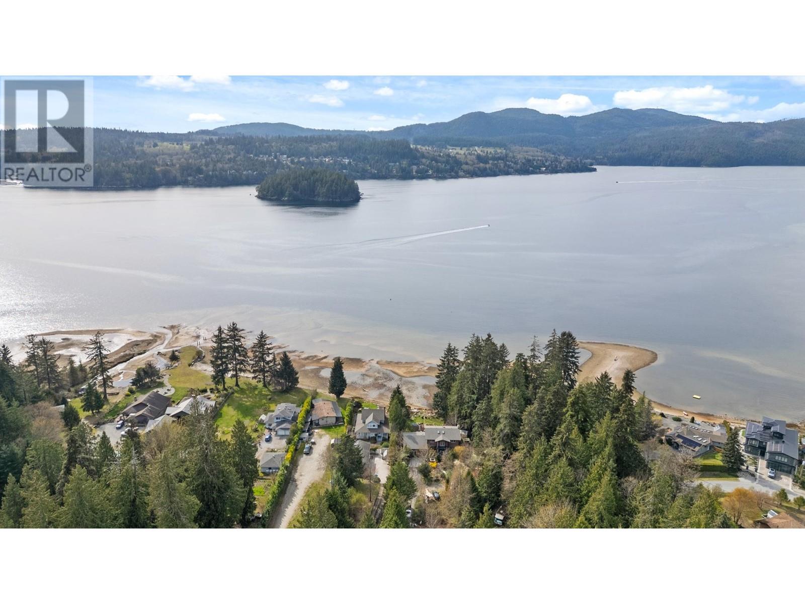 6279-6283 SECHELT INLET ROAD