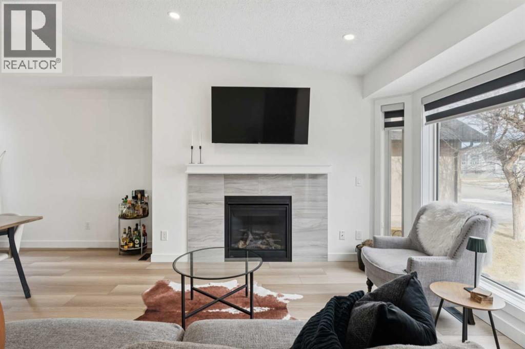 194 Martinglen Way NE