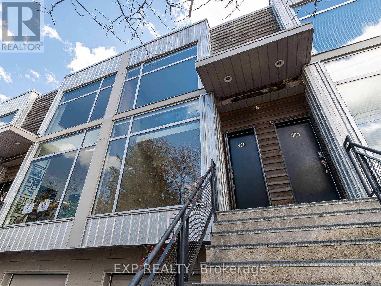 806 HIGH STREET