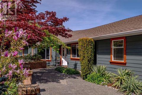 6861 Wayne Pl Lantzville BC V0R2H0