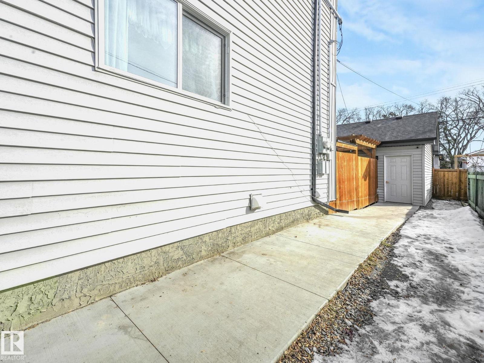 #1 12025 92 ST NW NW