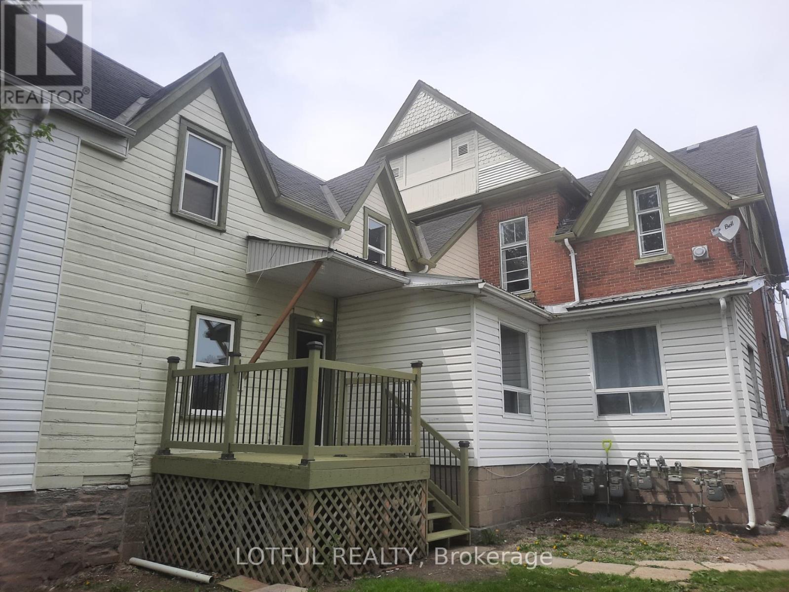 33 LAKESHORE DRIVE