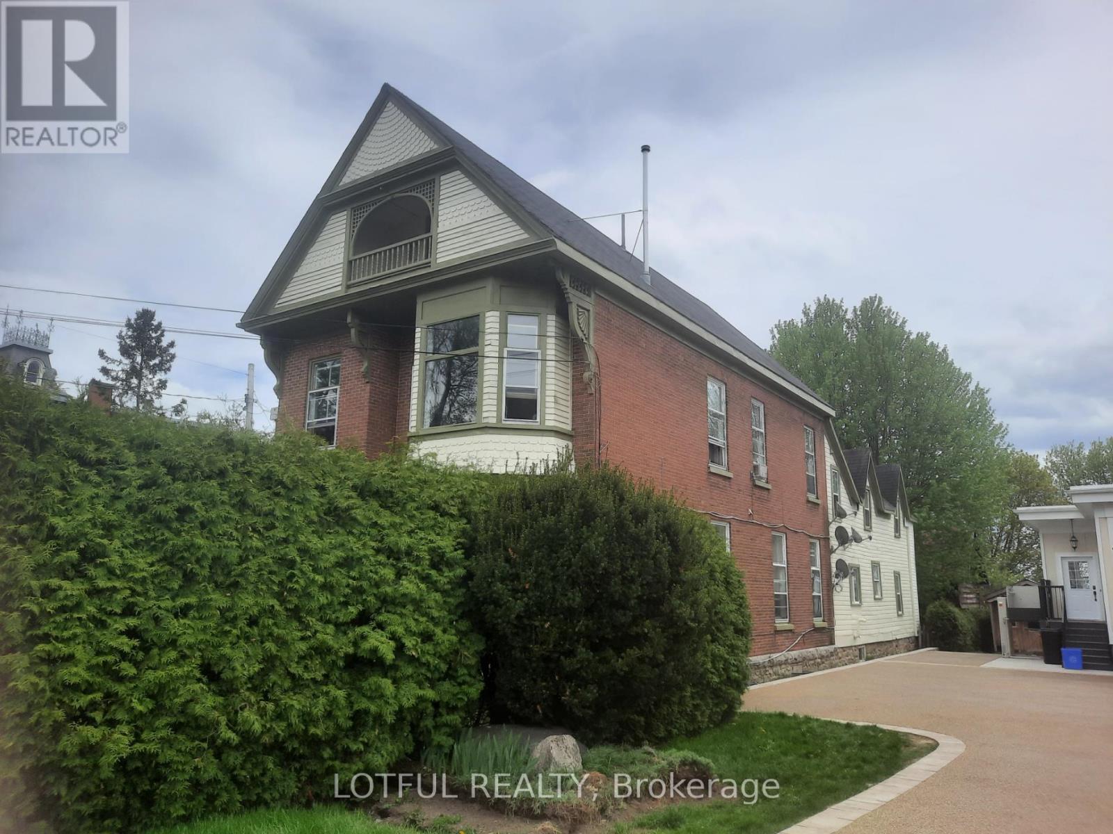 33 LAKESHORE DRIVE