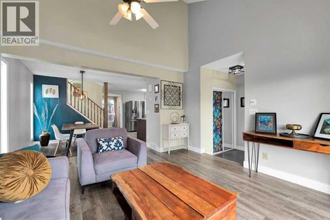 44 Strathclair Rise SW Calgary AB T3H1G4