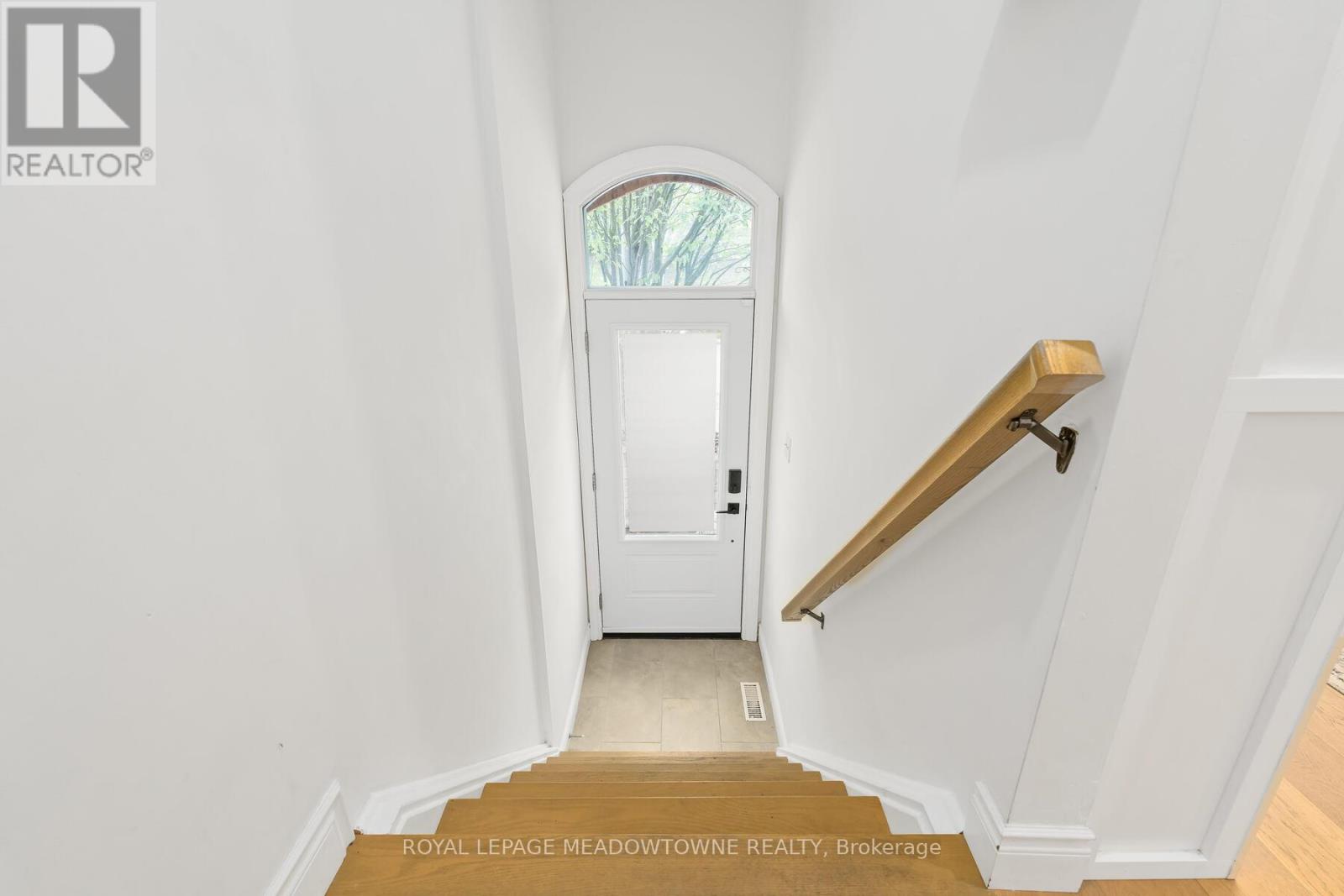 139 HARBOURVIEW CRESCENT