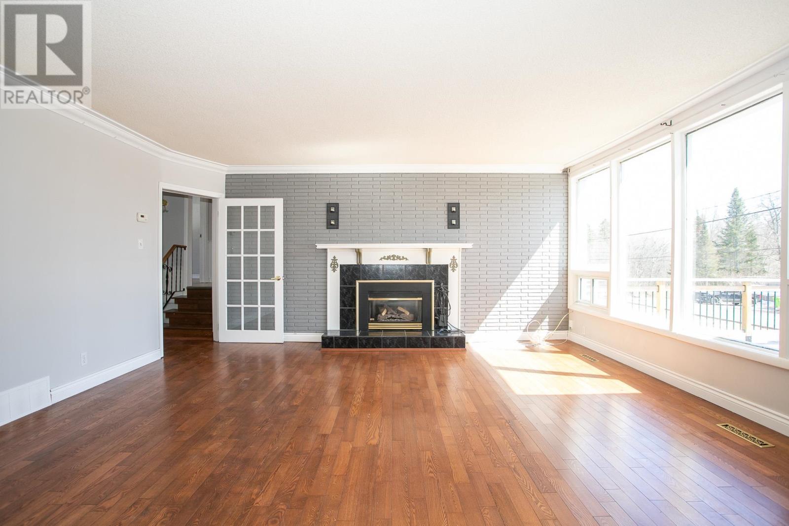 356 MacDonald AVE