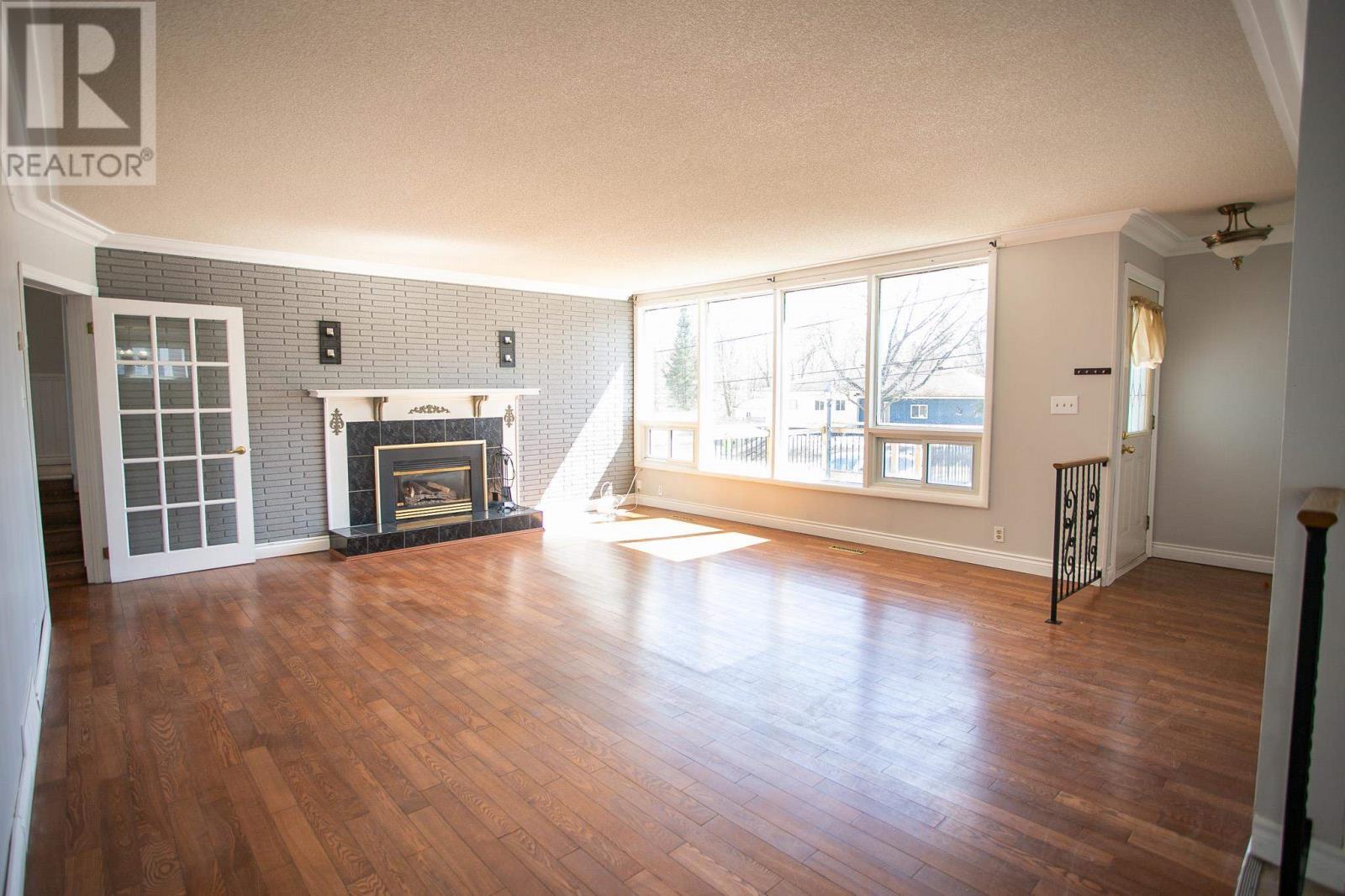 356 MacDonald AVE