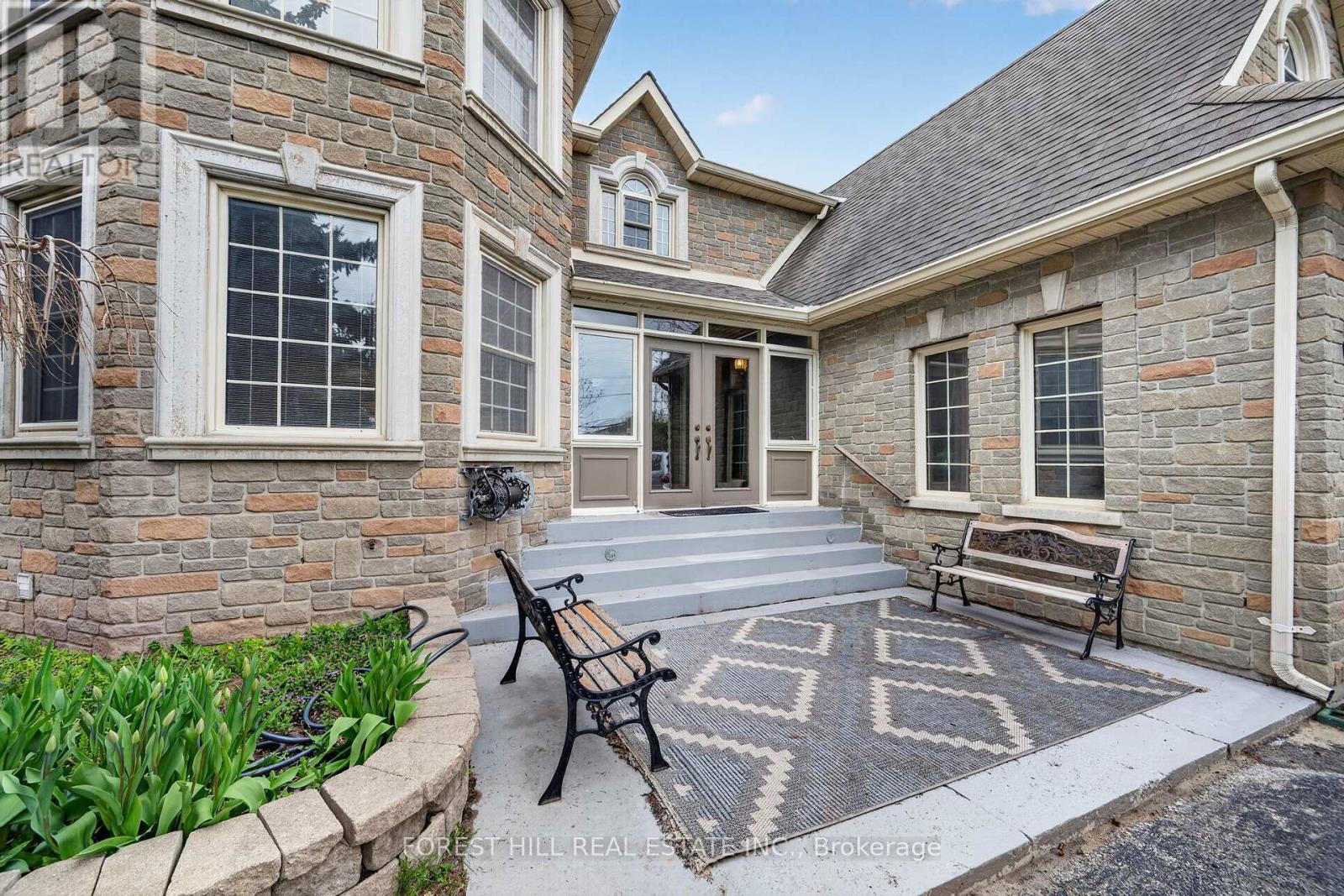 10601 BATHURST STREET