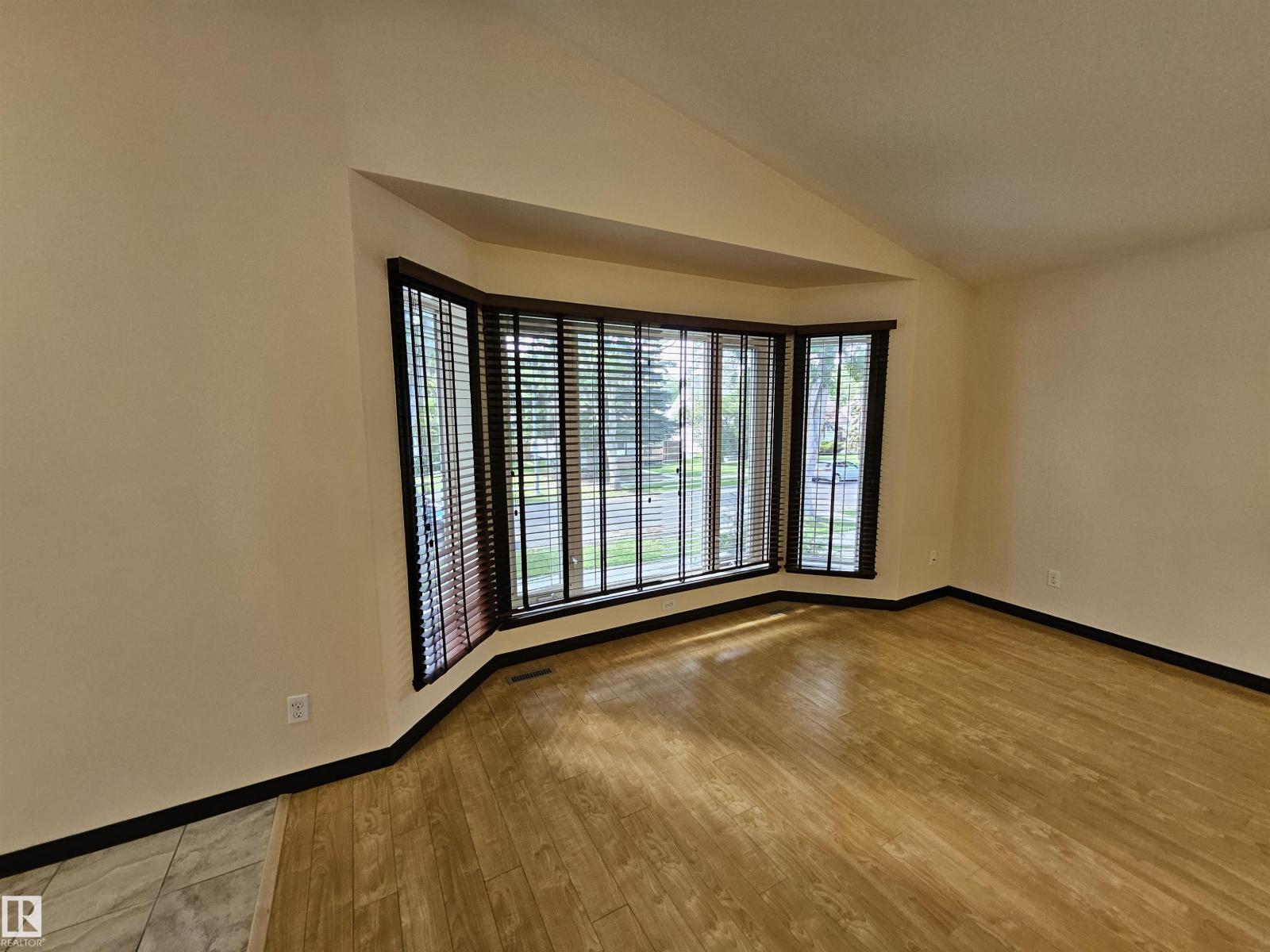 12037 58 ST NW