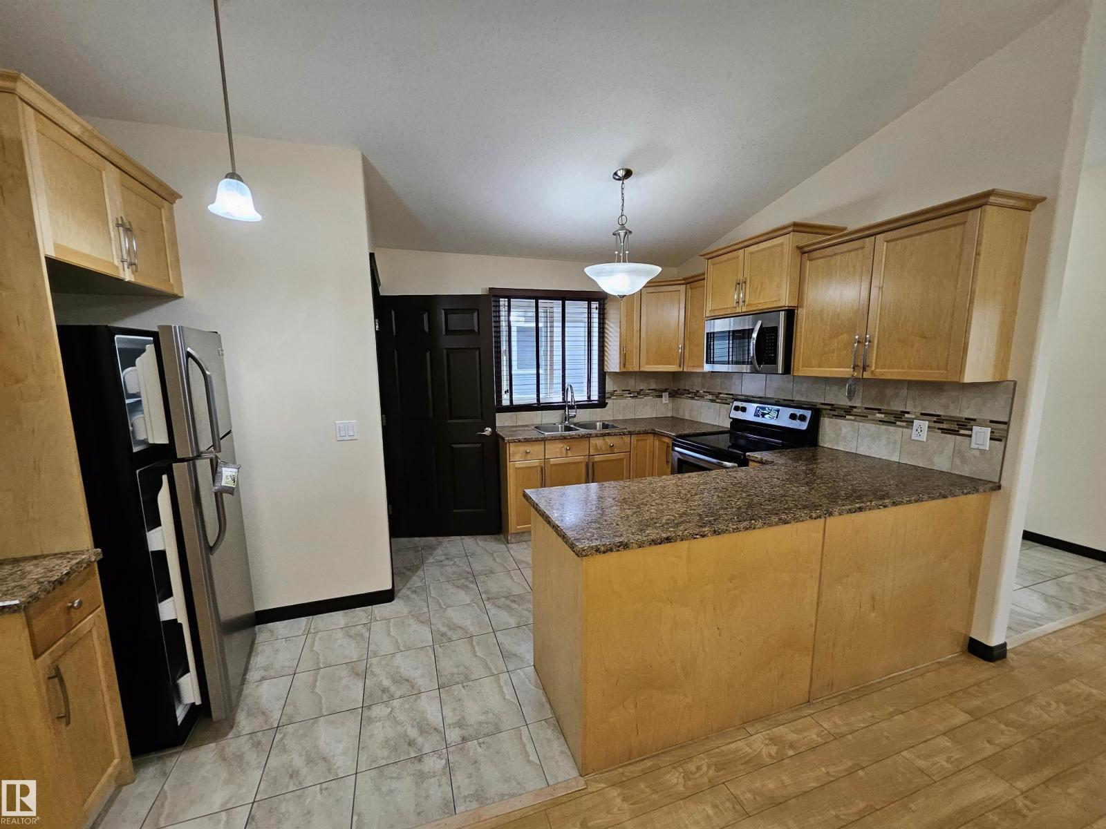 12037 58 ST NW