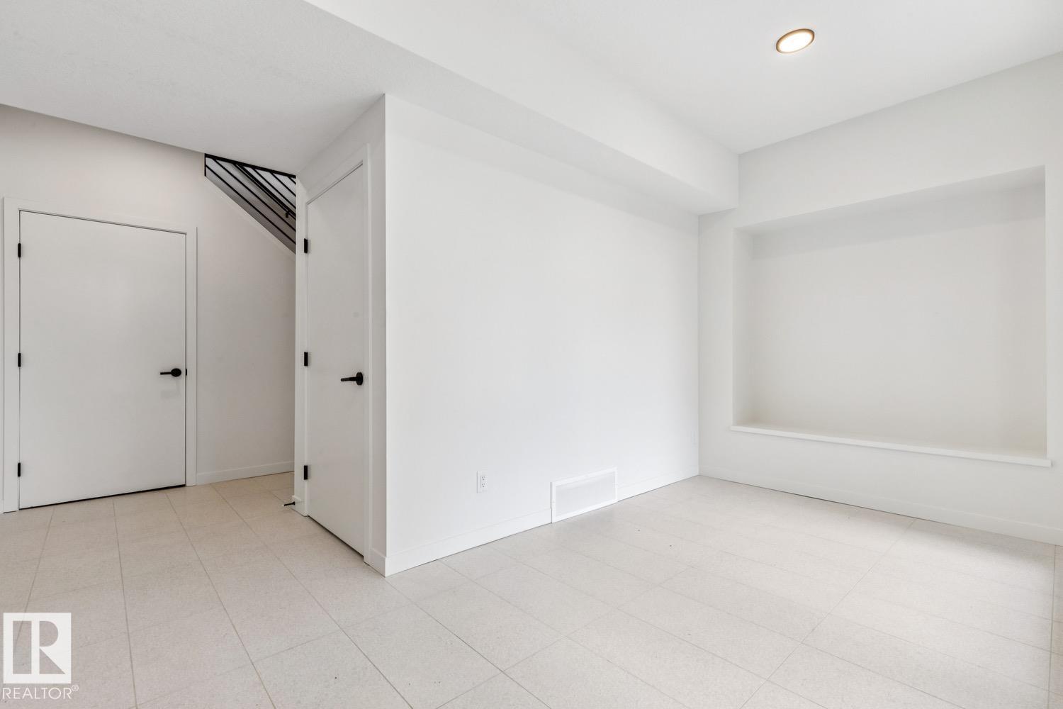 #6 10331 Wadhurst RD NW