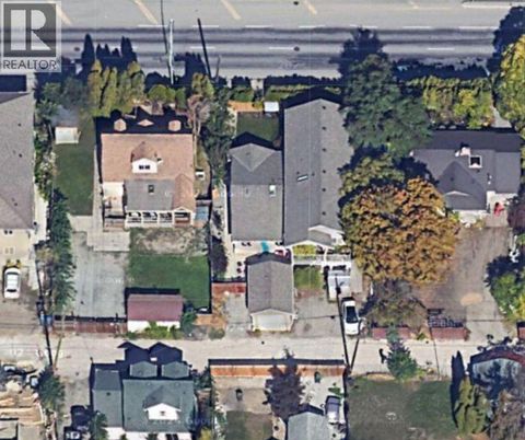 1077 Clement Avenue Unit# 2 Kelowna BC V1Y7E3