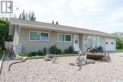 704 Leeville DRIVE Assiniboia SK S0H0B0