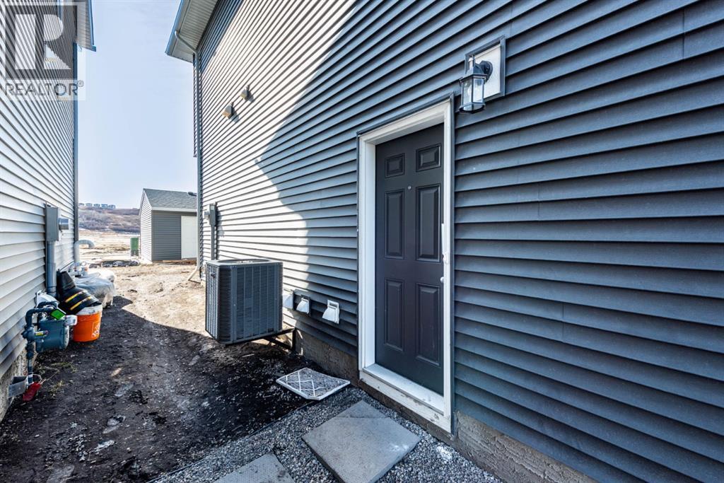 671 Wolf Willow Boulevard SE