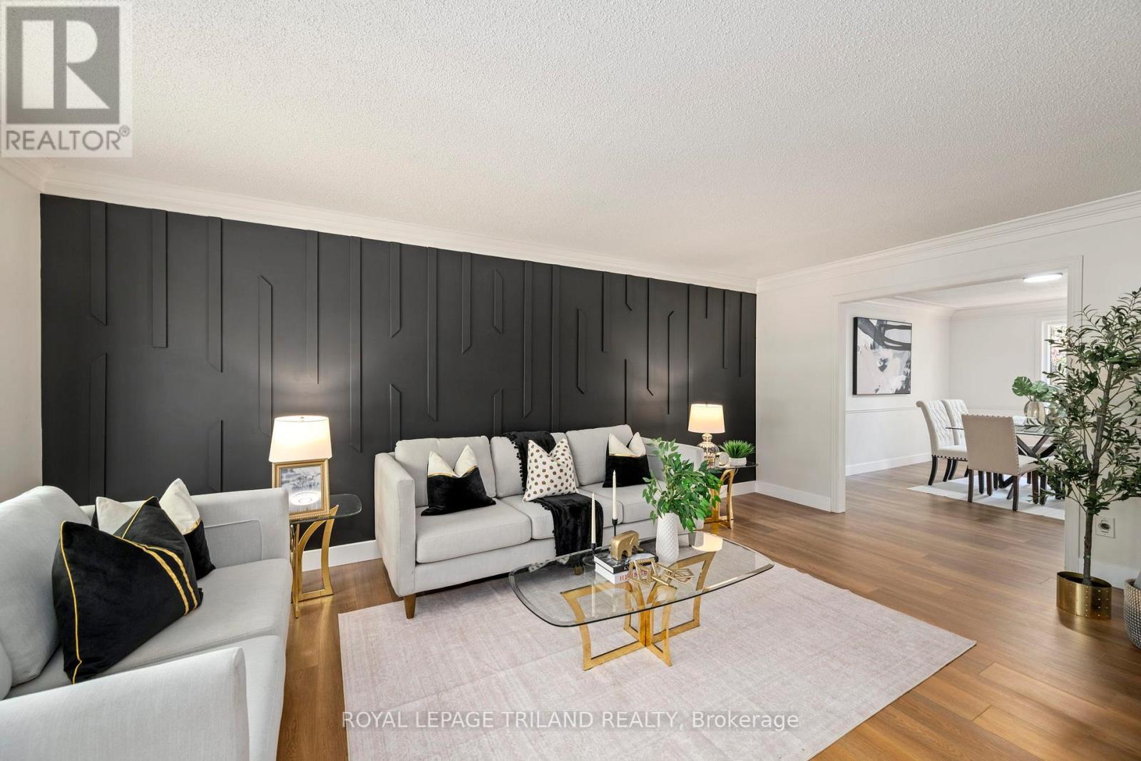 118 DEER VALLEY CRESCENT