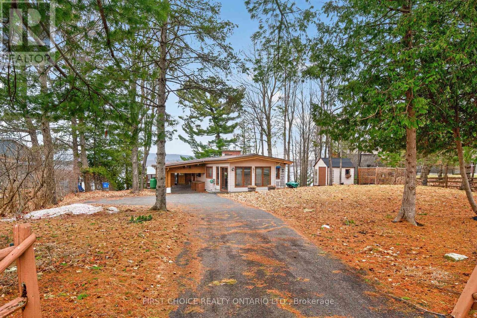 2890 BARLOW CRESCENT