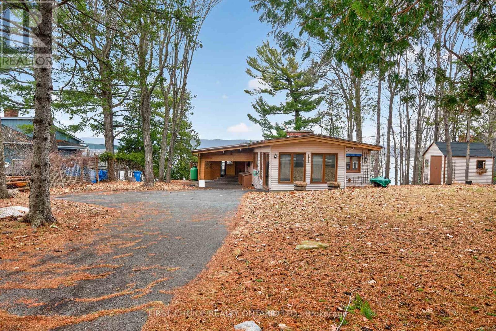 2890 BARLOW CRESCENT