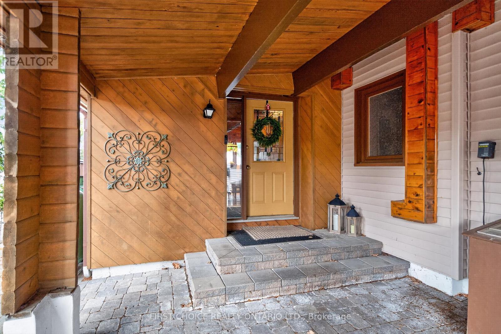 2890 BARLOW CRESCENT