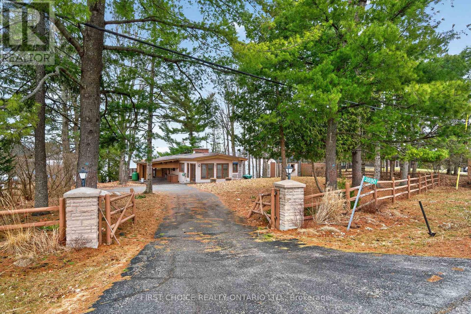 2890 BARLOW CRESCENT