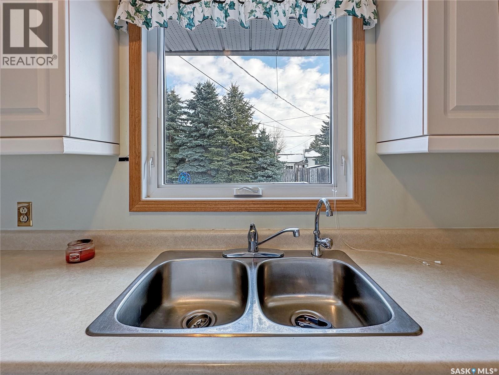 109 Charles CRESCENT