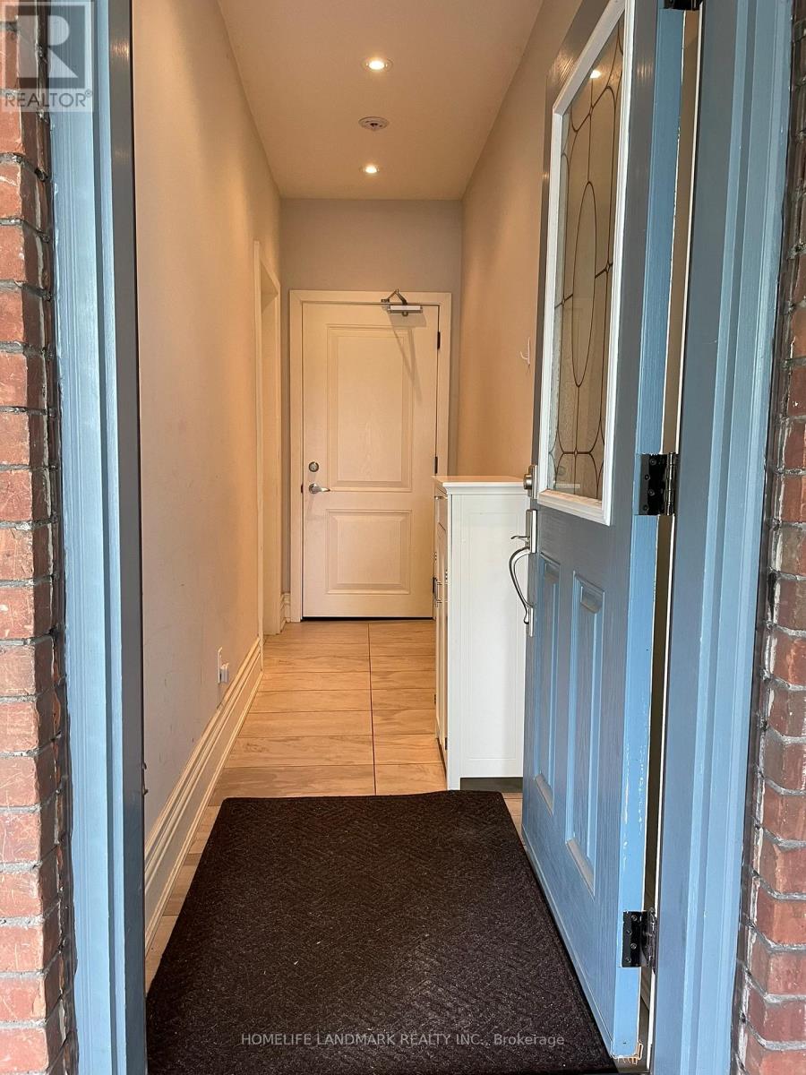 # UPPER - 186 KINGSTON ROAD