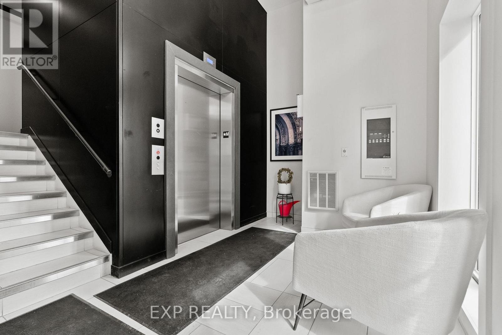 301 - 100 CORTILE PRIVATE