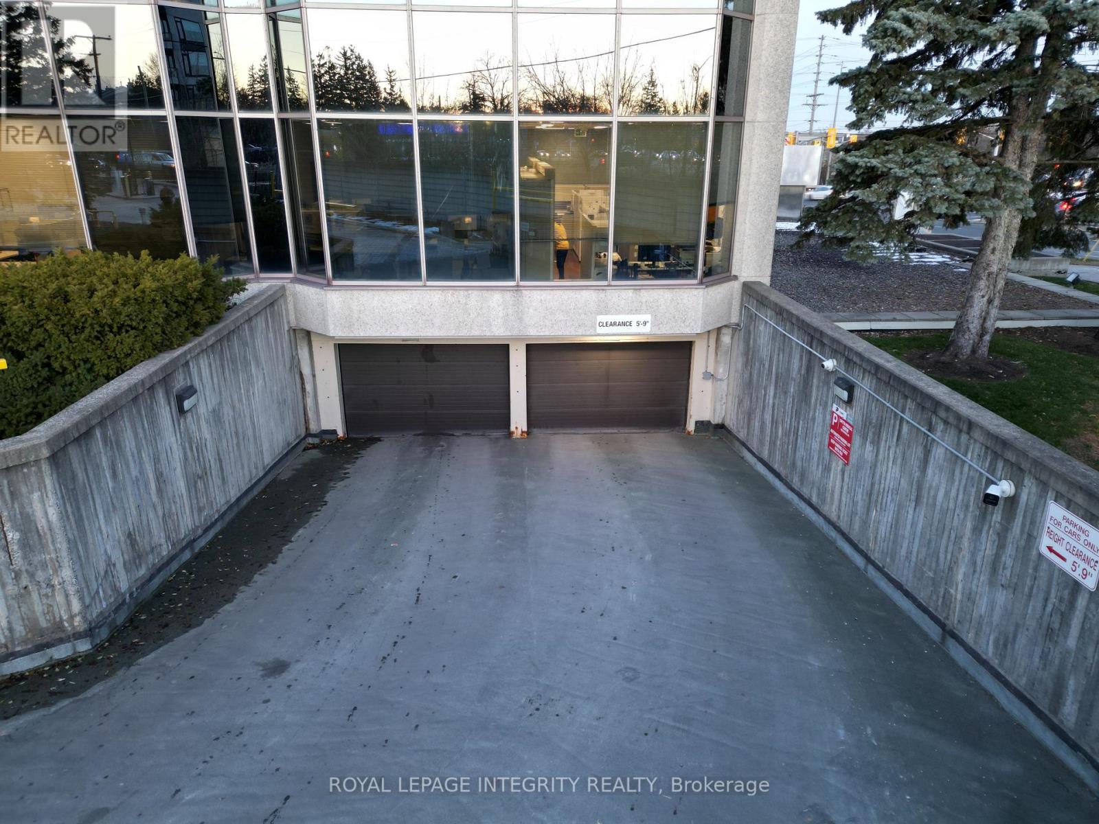 204 - 1929 RUSSELL ROAD