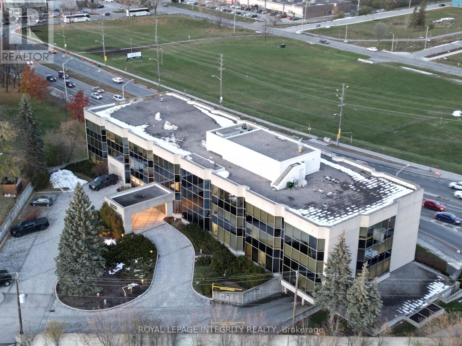 204 - 1929 RUSSELL ROAD