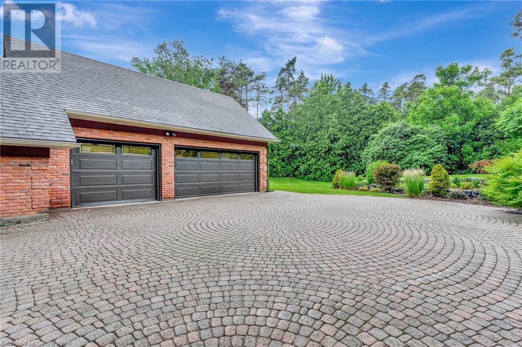 22 DEERPATH Court