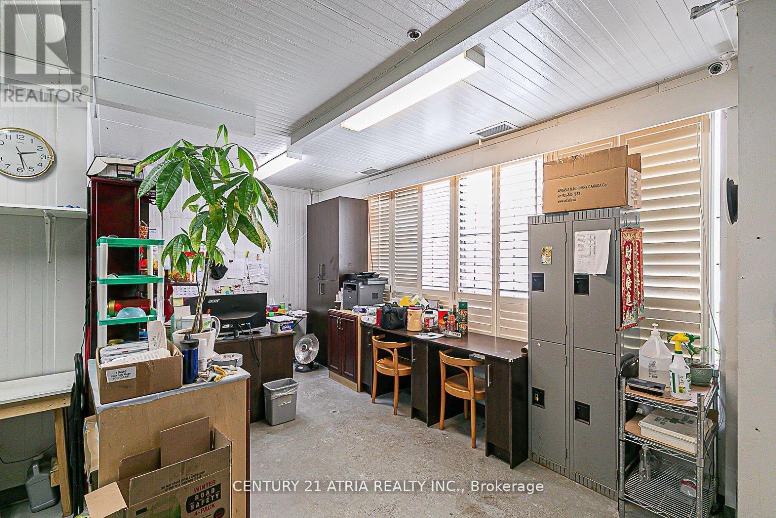 23 - 50 THORNMOUNT DRIVE