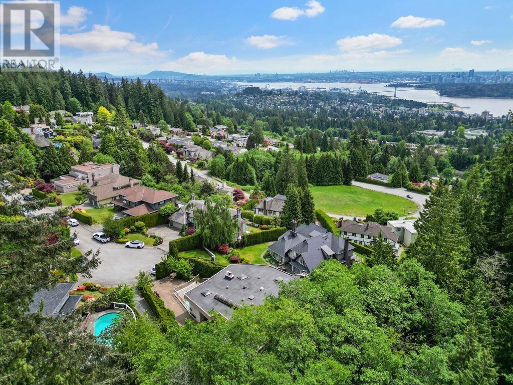 2490 WESTHILL COURT