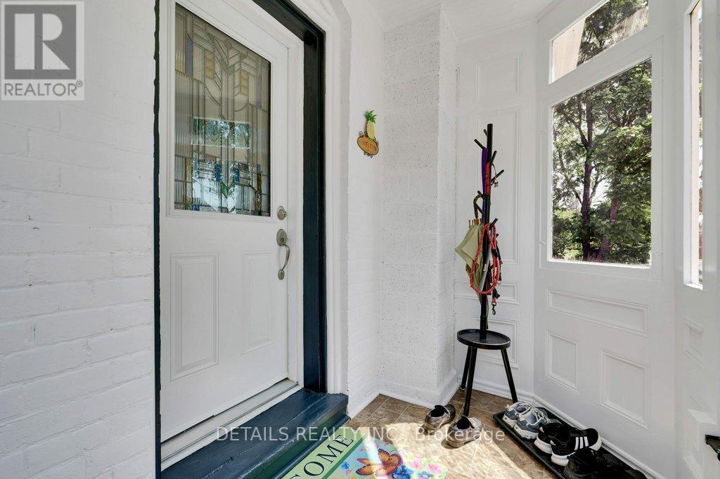 205 LEWIS STREET W
