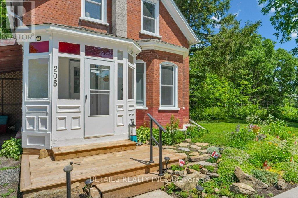205 LEWIS STREET W