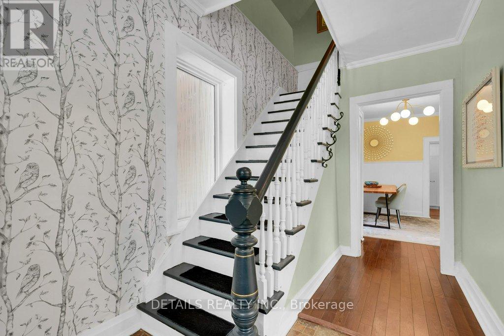 205 LEWIS STREET W