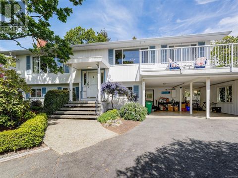 1470 Banff Pl Saanich BC V8P2E8