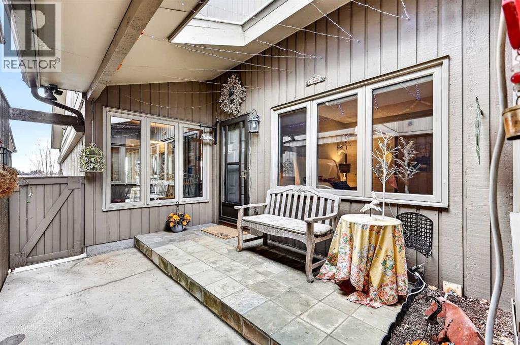 832, 860 Midridge Drive SE