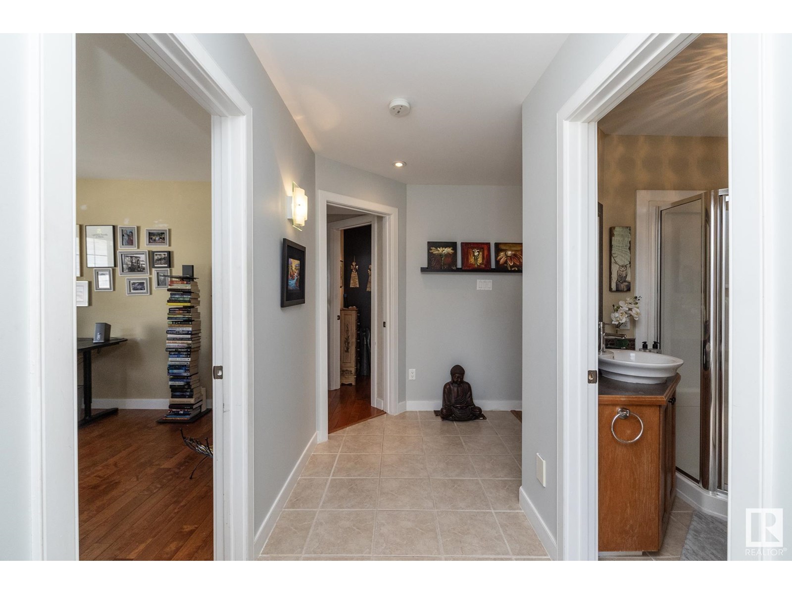 157 LAURIER DR NW